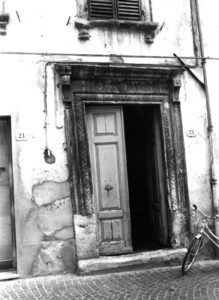 porta di palazzo calistri